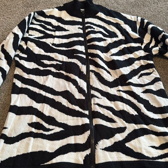 🎄SWEATER🎄 - Picture 2 of 7